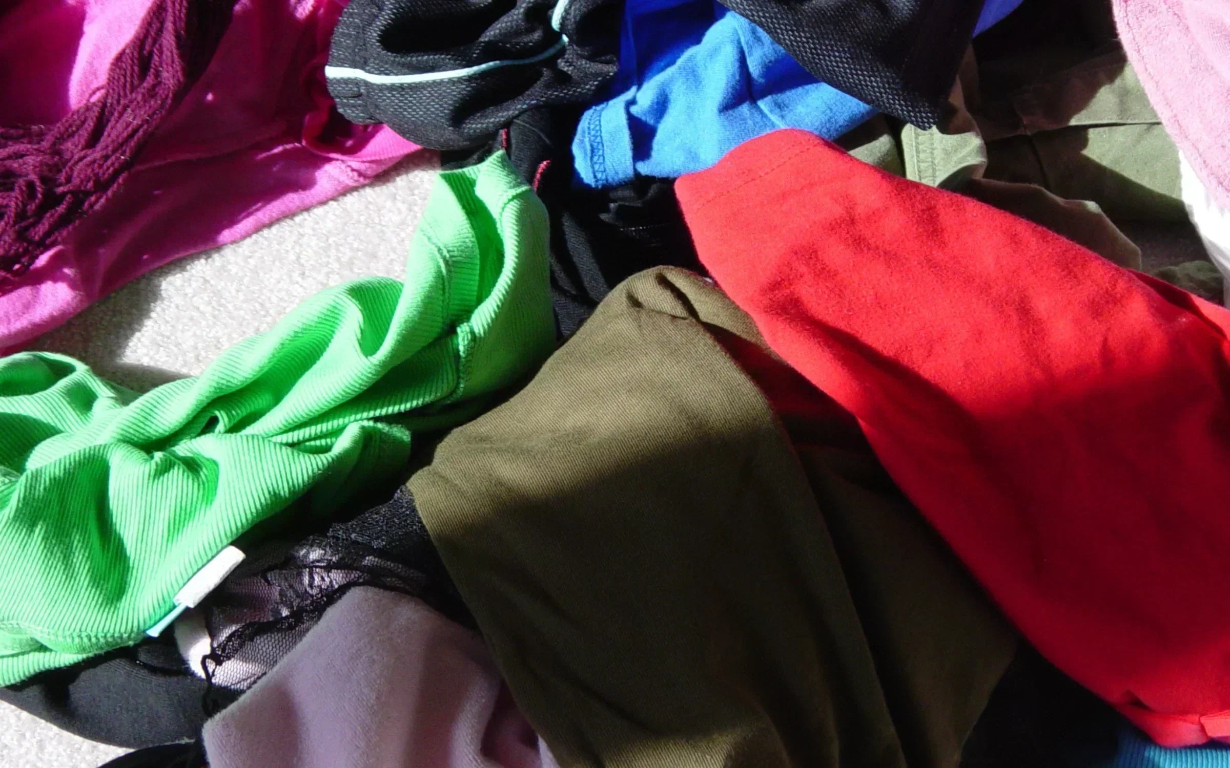 How to Effectively Remove Wrinkles from Polyester Clothing: A Practica